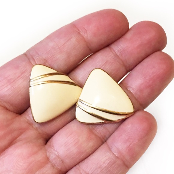 Vintage 1980s TRIFARI enamel triangle earrings - Picture 6 of 8